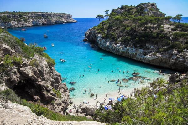 Beach in Mallorca Spain - pixabay.com - https://pixabay.com/en/beach-mallorca-booked-cliff-nature-2100369/
