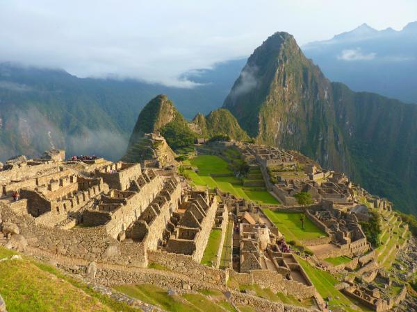 Machu Picchu - https://pixabay.com/en/machu-picchu-peru-inca-tourism-43387/